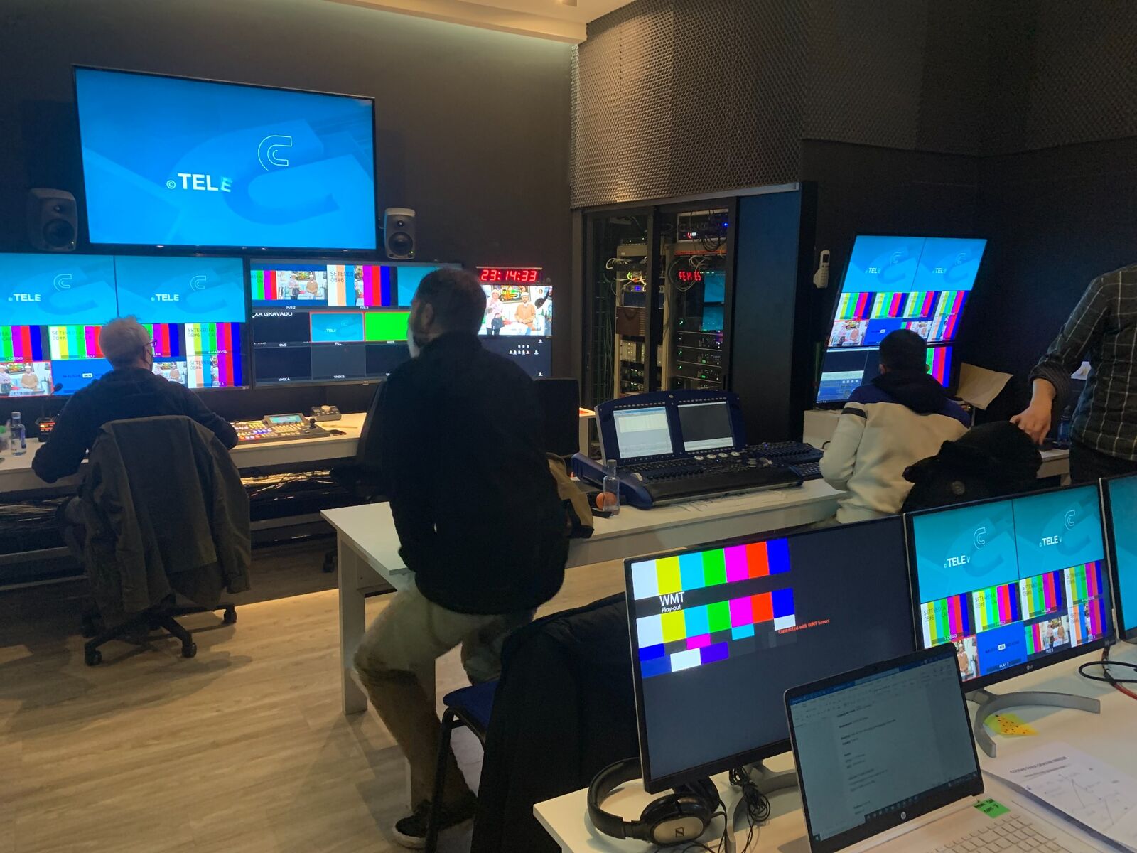 Control de realización durante una emisión de televisión